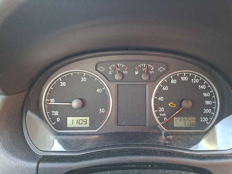 Gebraucht VW Polo Basis 101 PS (74 kW) 2004 Rot Kleinwagen