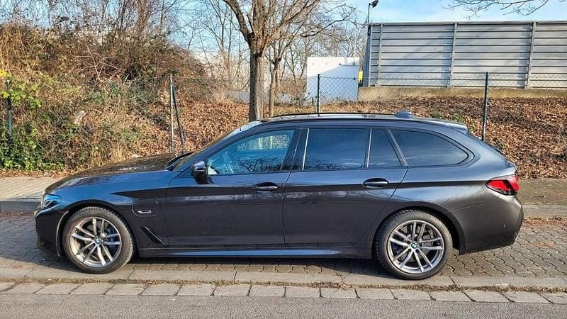 Gebraucht BMW 530e Shadowline 292 PS (214 kW) 2022 Schwarz Kombi