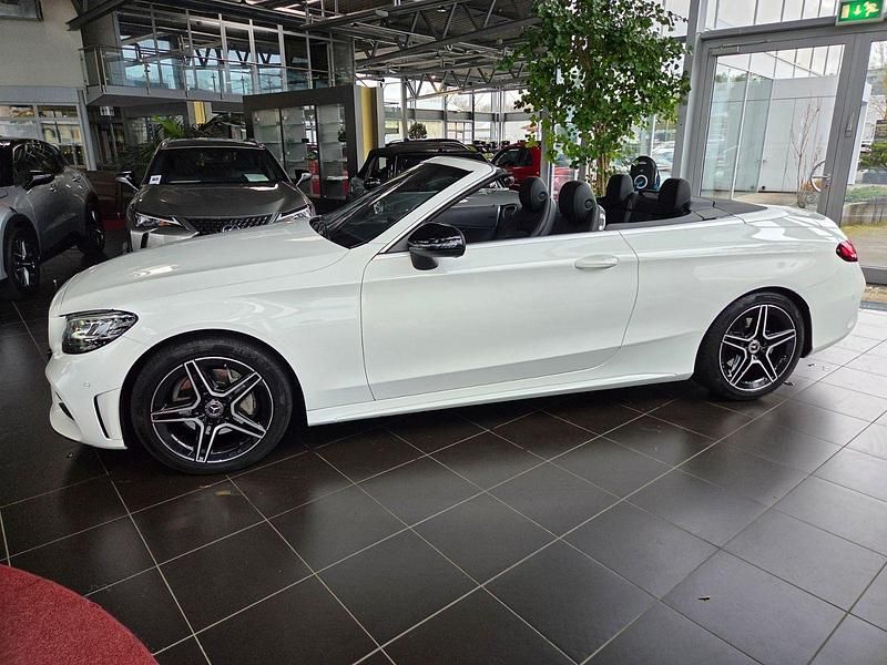 Gebraucht Mercedes C200 AMG line 184 PS (135 kW) 2019 Polarweiss Cabrio