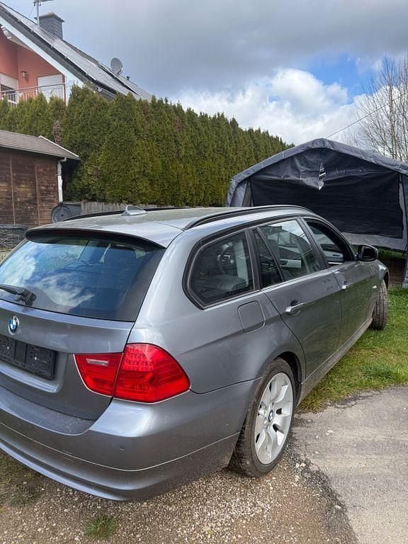 Gebraucht BMW 320 Exclusive 184 PS (135 kW) 2012 Grau Kombi