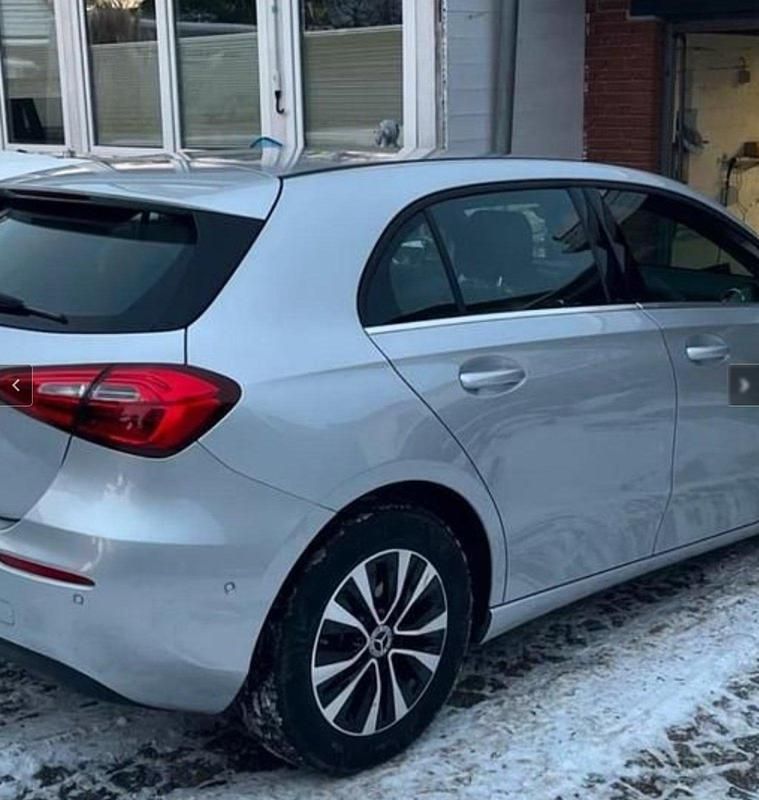 Gebraucht Mercedes A180 116 PS (85 kW) 2022 Silber Limousine