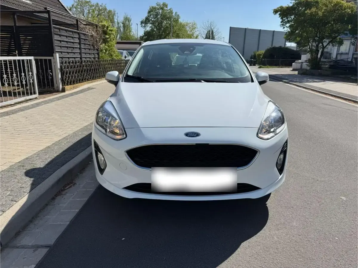 Gebraucht Ford Fiesta 71 PS (52 kW) 2018 Weiß Kleinwagen