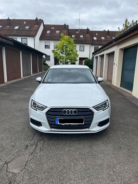 Weiß Gebraucht 2018 Audi A3 Limousine | 19.000 € (Fairer Preis) - Bild 1/4