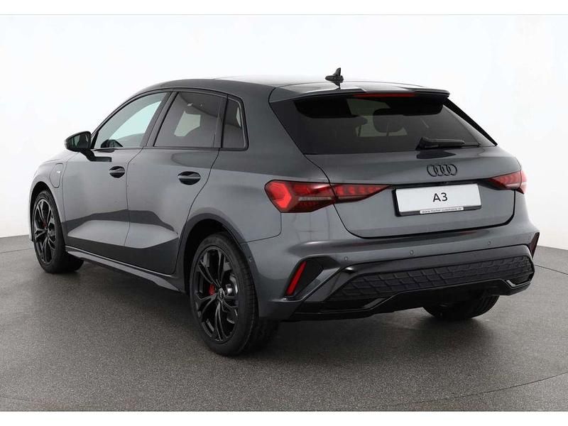 Neu Audi A3 S-Line 272 PS (200 kW) 2025 Daytonagrauperleffekt Limousine