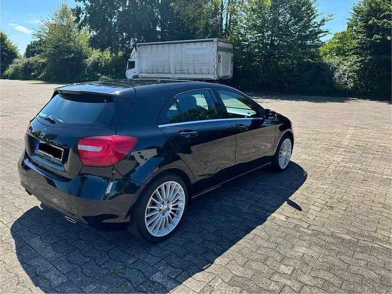 Gebraucht Mercedes A200 156 PS (114 kW) 2015 Schwarz Limousine