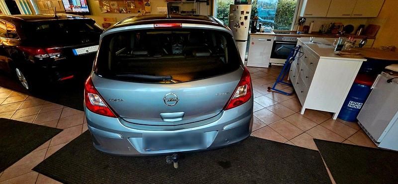 Gebraucht Opel Corsa 75 PS (55 kW) 2012 Silber Kleinwagen