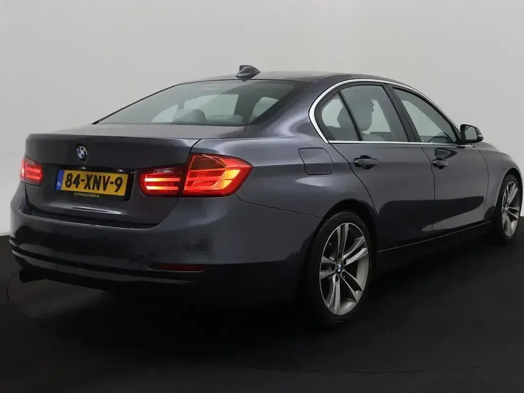 Używany BMW 320 184 KM (135 kW) 2012 Szary Sedan/Limuzyna