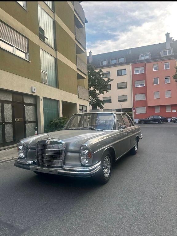 Grau Gebraucht 1967 Mercedes S280 Limousine | 21.000 € - Bild 1/4