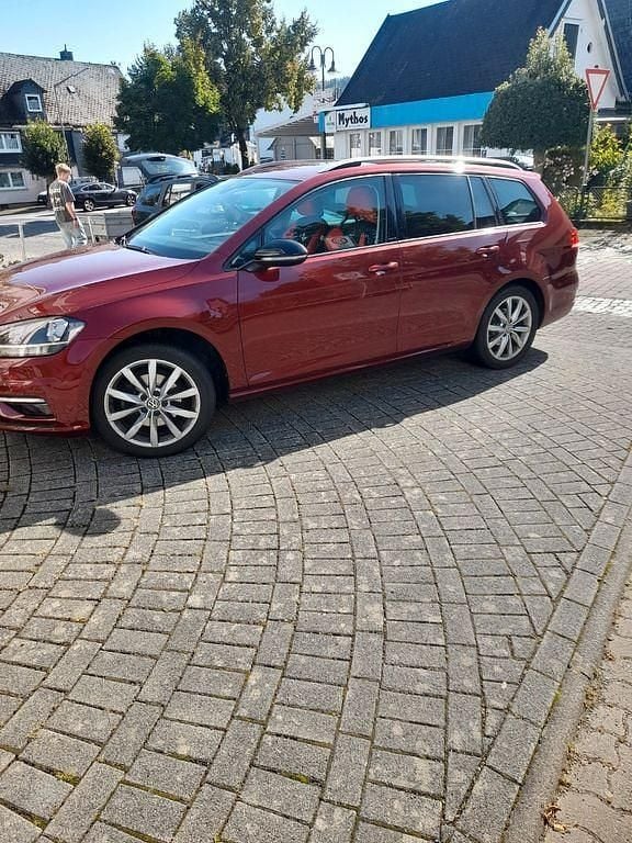 Rot Gebraucht 2019 VW Golf Sportsvan IQ Drive Van / Kleinbus | 13.800 € (Guter Preis) - Bild 1/4