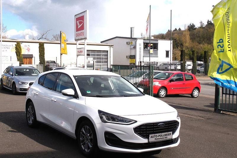 Gebraucht Ford Focus Titanium 125 PS (91 kW) 2023 Weiß Limousine