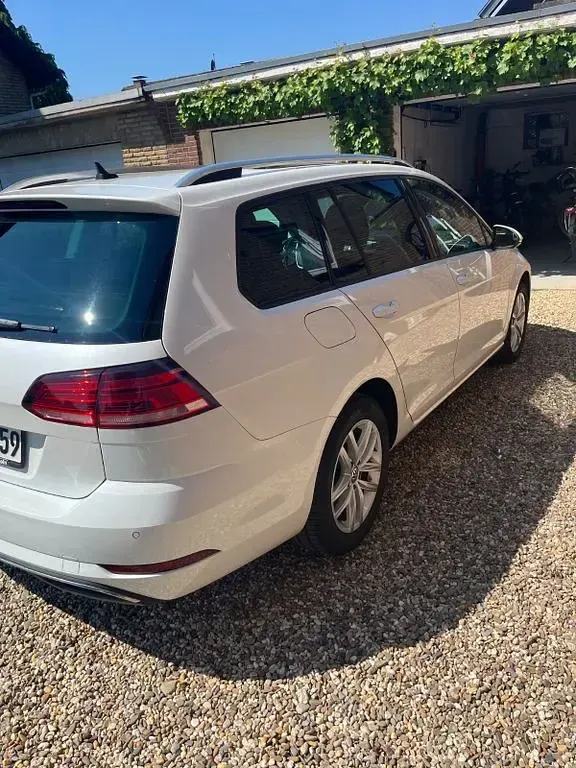 Gebraucht VW Golf VII Comfortline 116 PS (85 kW) 2018 Weiß Kombi