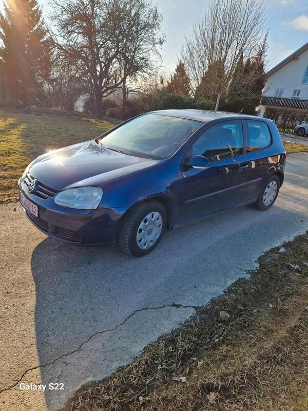 Blau Gebraucht 2005 VW Golf V Limousine | 750 € (Superpreis) - Bild 1/4