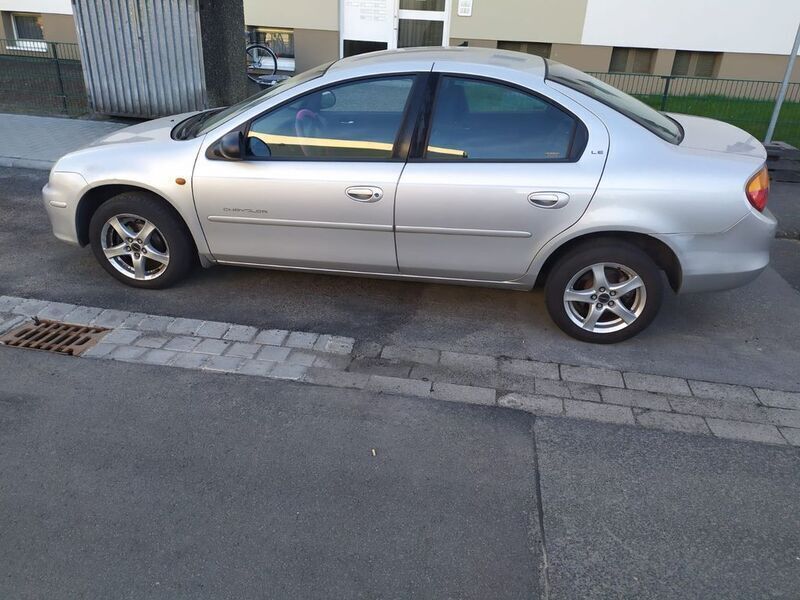 Silber Gebraucht 2001 Chrysler Neon Limousine | 1.500 € - Bild 1/4