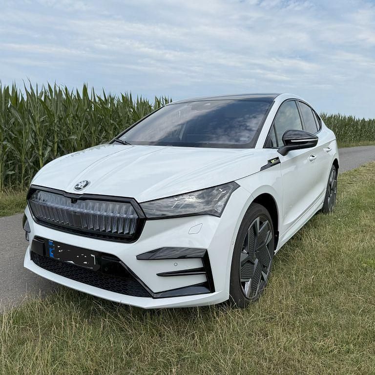 Weiß Gebraucht 2023 Skoda Enyaq iV RS SUV | 39.500 € (Guter Preis) - Bild 1/4