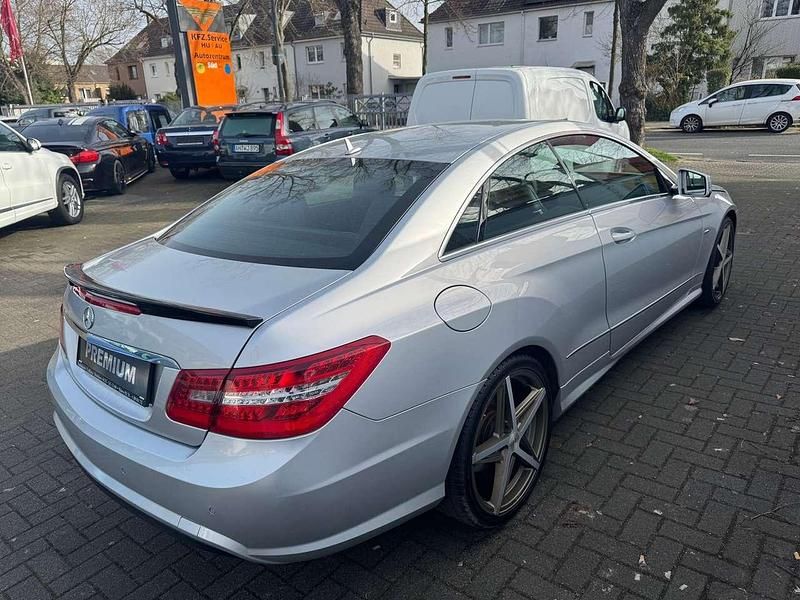 Gebraucht Mercedes E250 AMG 204 PS (150 kW) 2010 Iridiumsilber  metalliclack Coupé