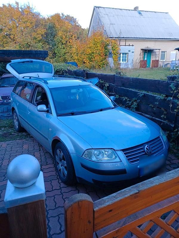 Silber Gebraucht 2004 VW Passat Kombi | 900 € (Superpreis) - Bild 1/4