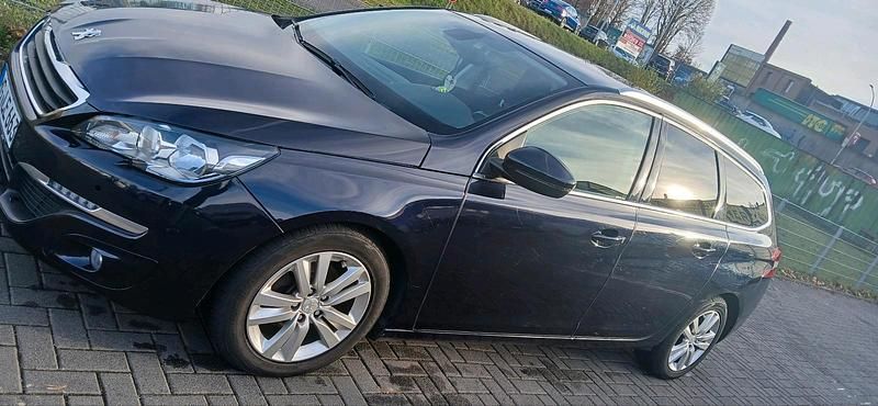 Gebraucht Peugeot 308 115 PS (84 kW) 2015 Blau Limousine