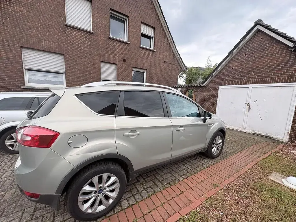 Usado Ford Kuga Titanium 163 HP (119 kW) 2010 Cinzento SUV
