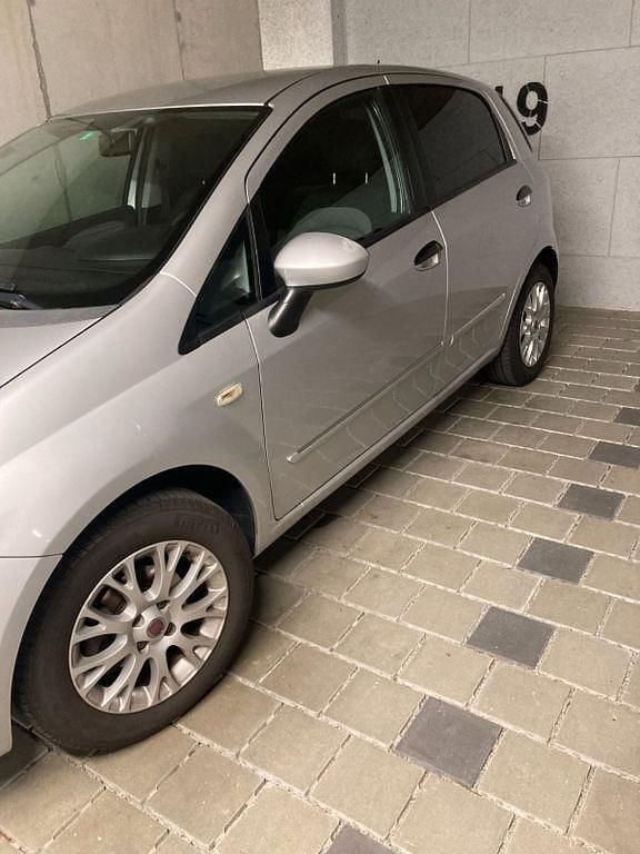 Silber Gebraucht 2010 Fiat Punto Active Kleinwagen | 3.300 € (Fairer Preis) - Bild 1/4