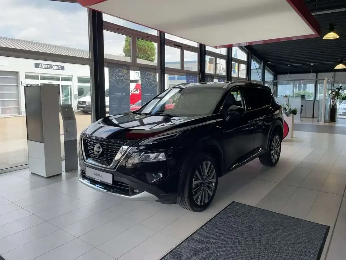 Neu Nissan X-Trail Tekna+ 163 PS (119 kW) 2026 Black pearl (m) SUV