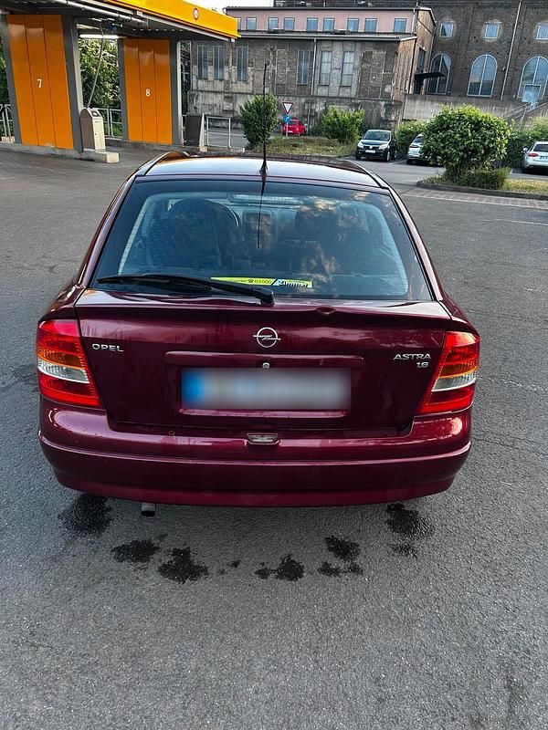 Rot Gebraucht 1998 Opel Astra Limousine | 1.199 € (Guter Preis) - Bild 1/4
