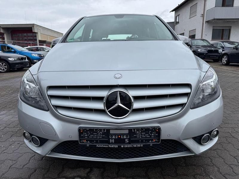 Gebraucht Mercedes B180 122 PS (89 kW) 2014 Silber Van / Kleinbus
