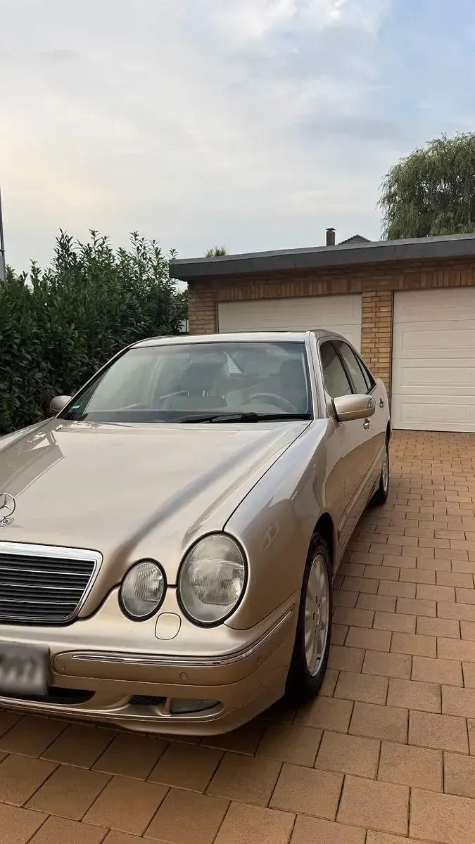 Gebraucht Mercedes E320 Elegance 224 PS (164 kW) 1999 Beige Limousine