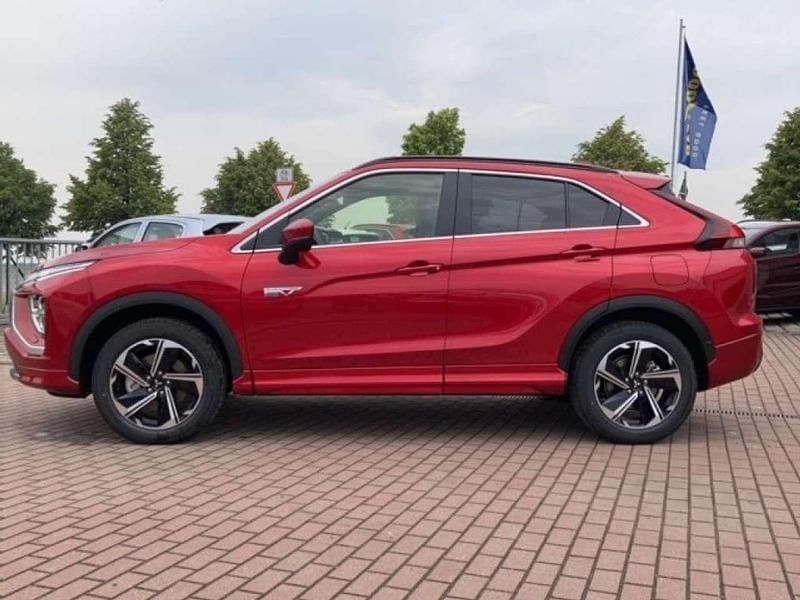 Używany Mitsubishi Eclipse Cross Plus 188 KM (138 kW) 2023 Czerwony SUV