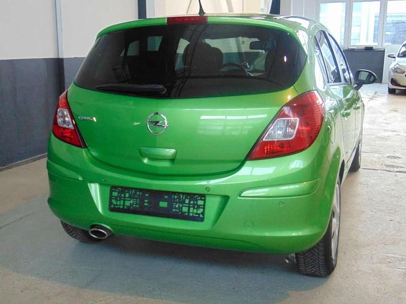 Gebraucht Opel Corsa 87 PS (63 kW) 2011 Apfelgruen p2 Kleinwagen