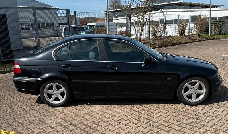 Gebraucht BMW 320 Basis 150 PS (110 kW) 1998 Schwarz Limousine