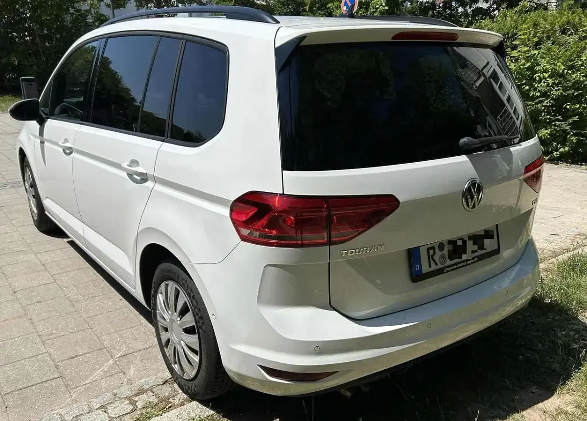 Gebraucht VW Touran Comfortline 150 PS (110 kW) 2017 Weiß Van / Kleinbus