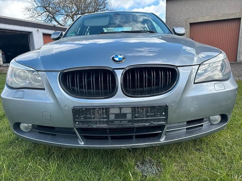 Gebraucht BMW 525 177 PS (130 kW) 2004 Silber Limousine