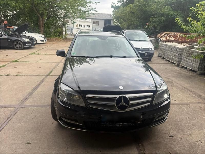 Schwarz Gebraucht 2010 Mercedes C220 Limousine | 6.000 € - Bild 1/4