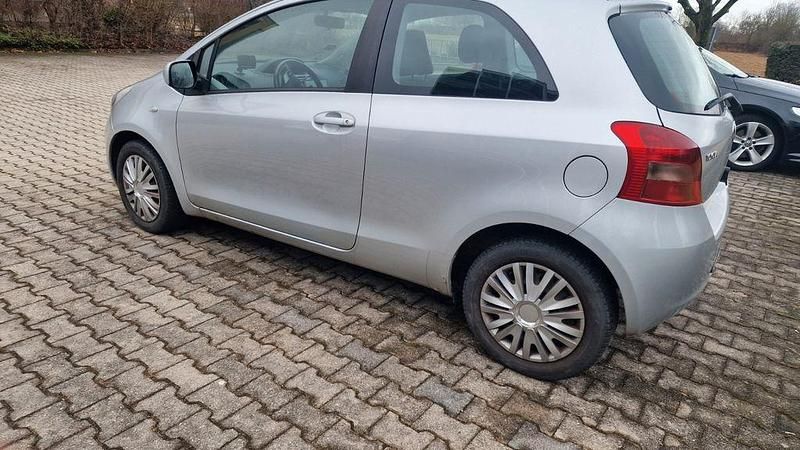 Gebraucht Toyota Yaris Sol 87 PS (63 kW) 2008 Silber Kleinwagen