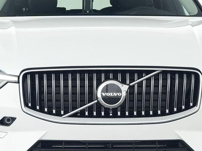 Gebraucht Volvo XC60 Core 398 PS (292 kW) 2025 Crystal white / metallic SUV