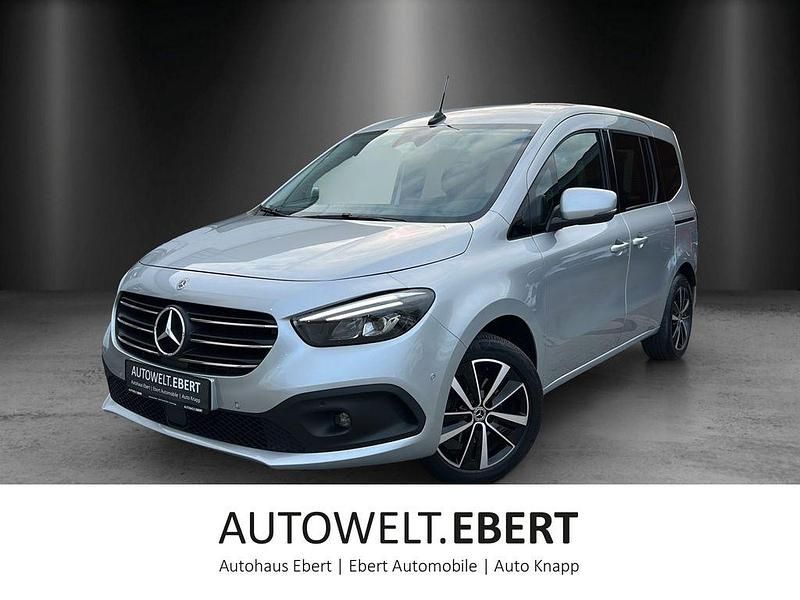 Helvinsilber Gebraucht 2022 Mercedes T180 Progressive Van / Kleinbus | 25.890 € (Fairer Preis) - Bild 1/4