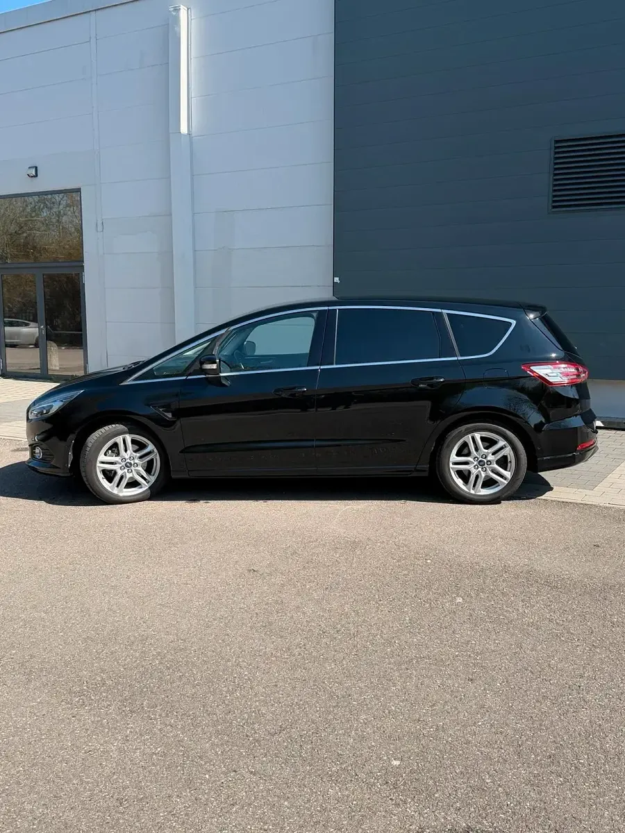 Gebraucht Ford S-MAX Titanium 179 PS (131 kW) 2016 Schwarz Van / Kleinbus