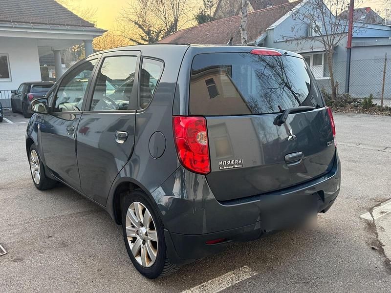 Gebraucht Mitsubishi Colt 95 PS (69 kW) 2009 Grau Kleinwagen