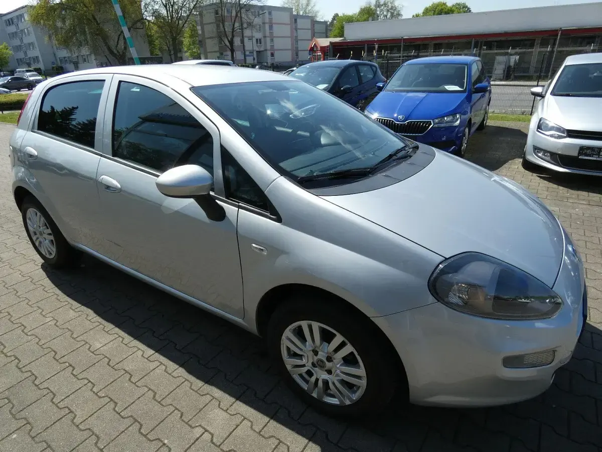 Gebraucht Fiat Punto Basis 69 PS (50 kW) 2017 Silber Kleinwagen