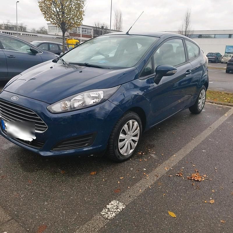 Blau Gebraucht 2015 Ford Fiesta Kleinwagen | 3.600 € (Etwas zu teuer) - Bild 1/4