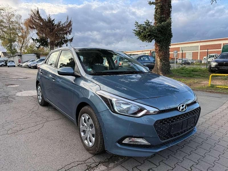 Blau Gebraucht 2016 Hyundai i20 Kleinwagen | 7.900 € (Superpreis) - Bild 1/4