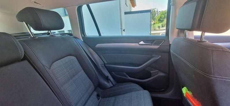 Gebraucht VW Passat 150 PS (110 kW) 2021 Grau Kombi