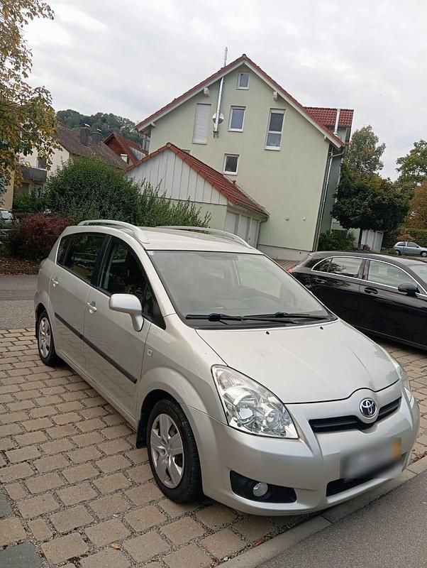 Silber Gebraucht 2007 Toyota Corolla Verso Van / Kleinbus | 4.200 € - Bild 1/4