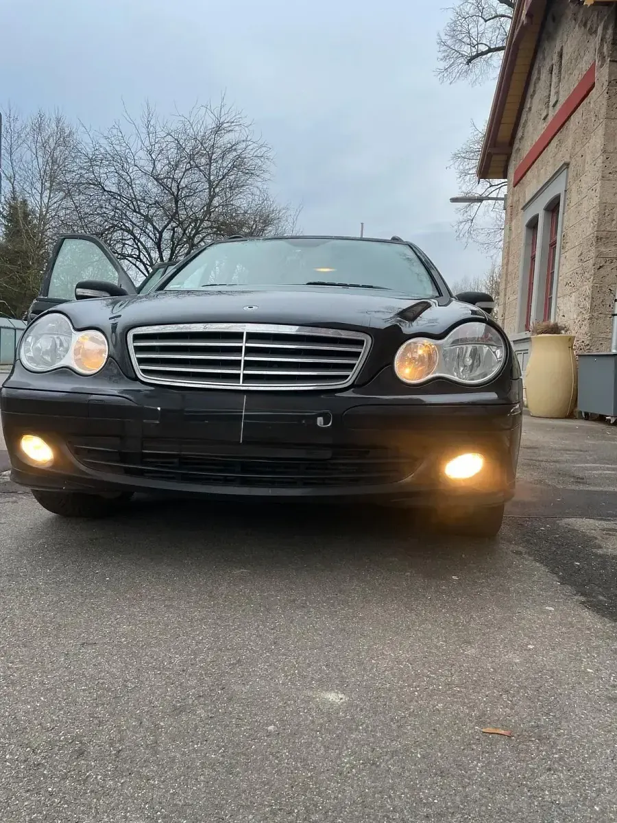 Gebraucht Mercedes C180 148 PS (108 kW) 2005 Schwarz Kombi