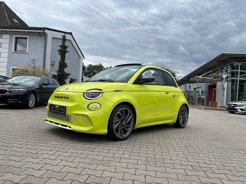 Gebraucht Abarth 500C Scorpionissima 113 kW (154 PS) 2023 Acid green grün metallic Cabrio