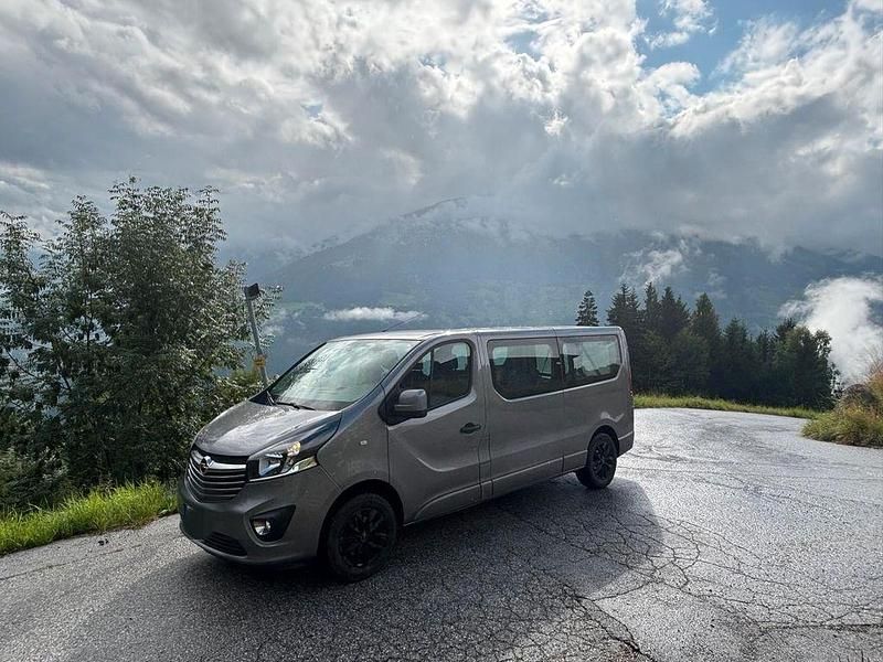 Grau Gebraucht 2018 Opel Vivaro Van | 20.500 € - Bild 1/4