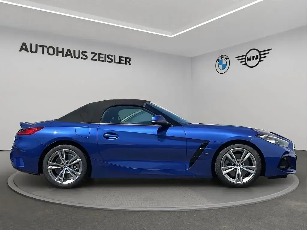 Gebraucht BMW Z4 Sport Line 197 PS (144 kW) 2025 M portimao blau Cabrio