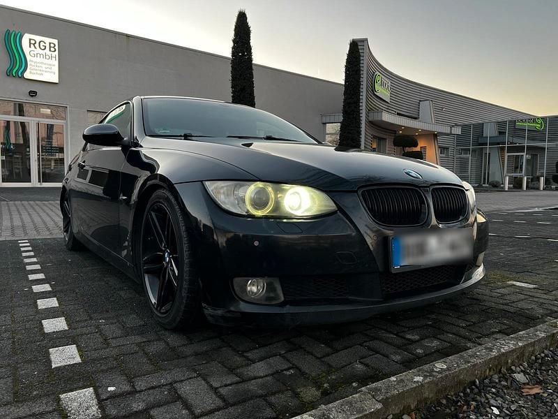 Schwarz Gebraucht 2007 BMW 330 Shadowline Coupé | 8.200 € (Fairer Preis) - Bild 1/4