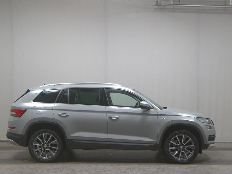 Grau Gebraucht 2021 Skoda Kodiaq SUV | 25.680 € (Superpreis) - Bild 1/4