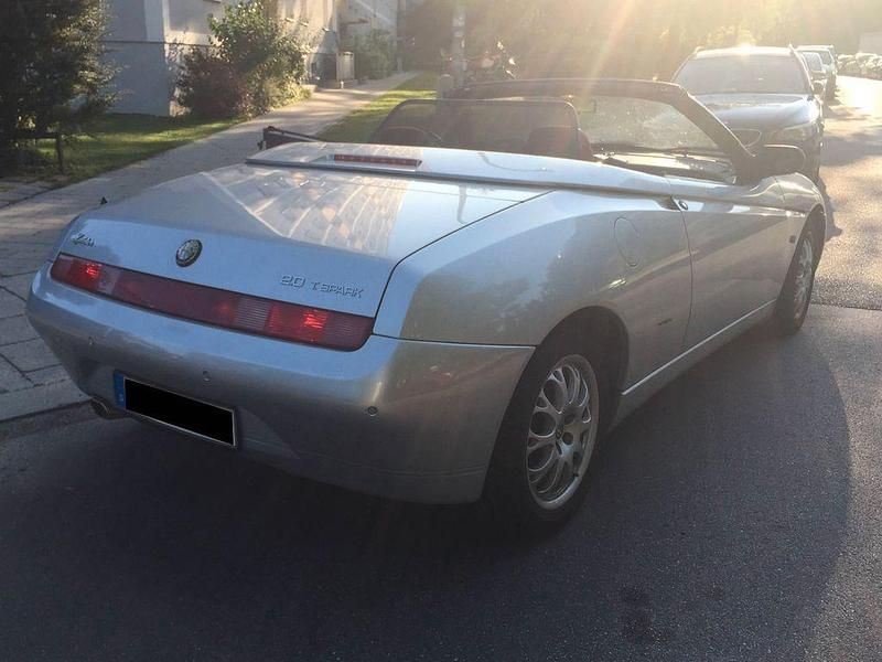 Silber Gebraucht 1998 Alfa Romeo Spider Cabrio | 2.400 € - Bild 1/4